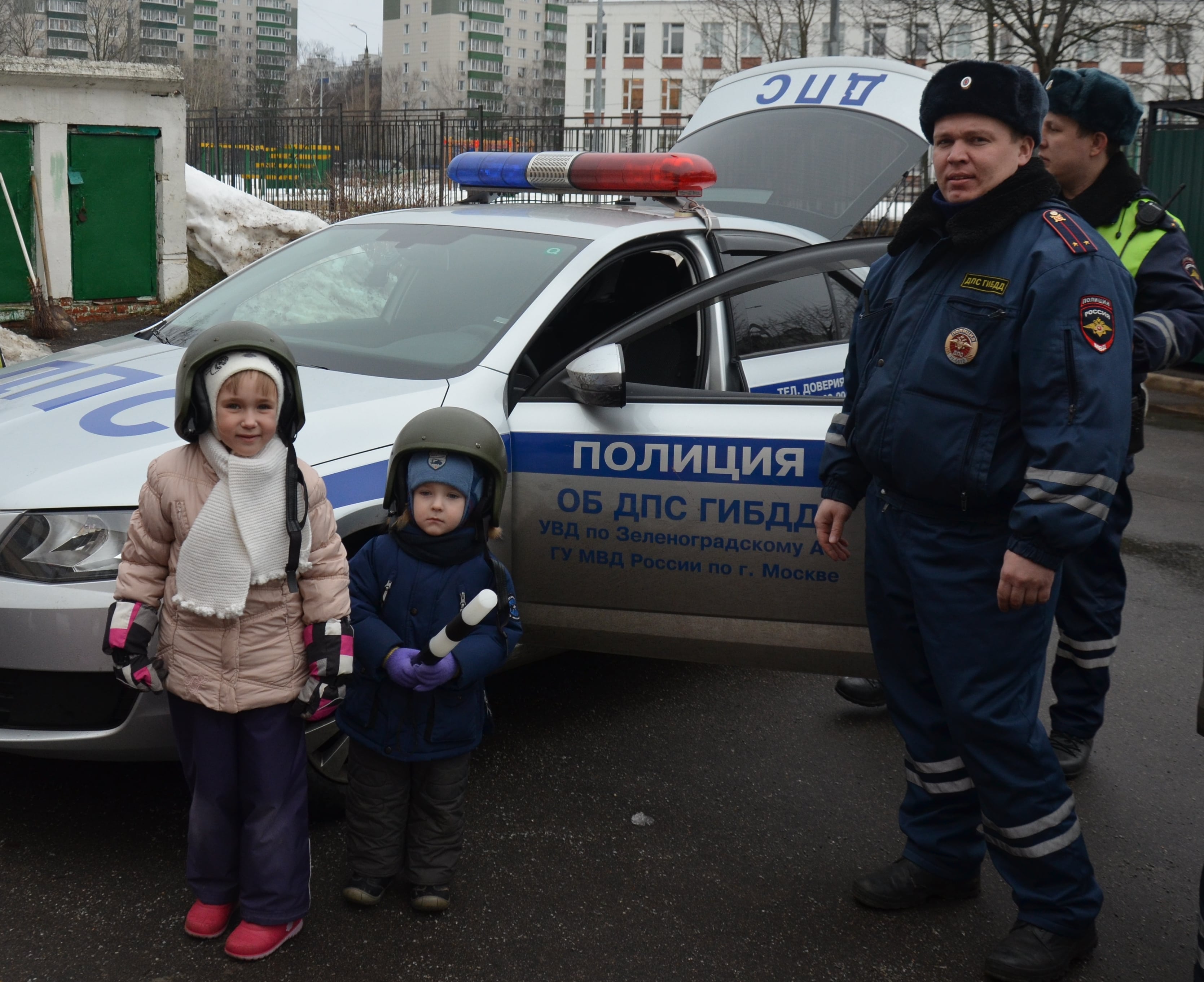 Гаи детям. Об ДПС ГИБДД УВД Зеленоград. ГИБДД Зеленоград. ГИБДД В защиту детей. ДПС для детей.